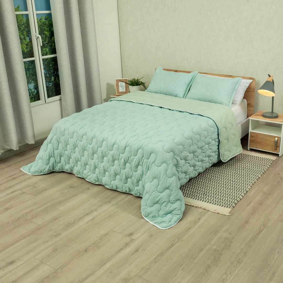 Cubrelecho Flora Azul para Cama Queen 160 X 190 Cm Fondo Entero - TENDIDOS Y CUBRELECHOS | Bylmo