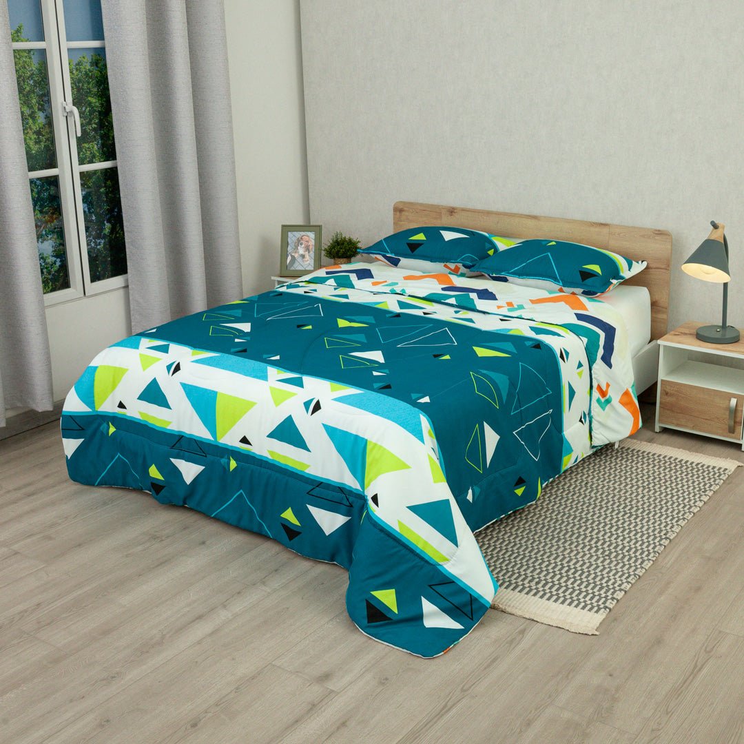 Cubrelecho Semi Acolchado Pulse Moderno Blanco y Azul Oscuro para Cama Doble 140 X 190 Cm de Triangulos - TENDIDOS Y CUBRELECHOS | Bylmo