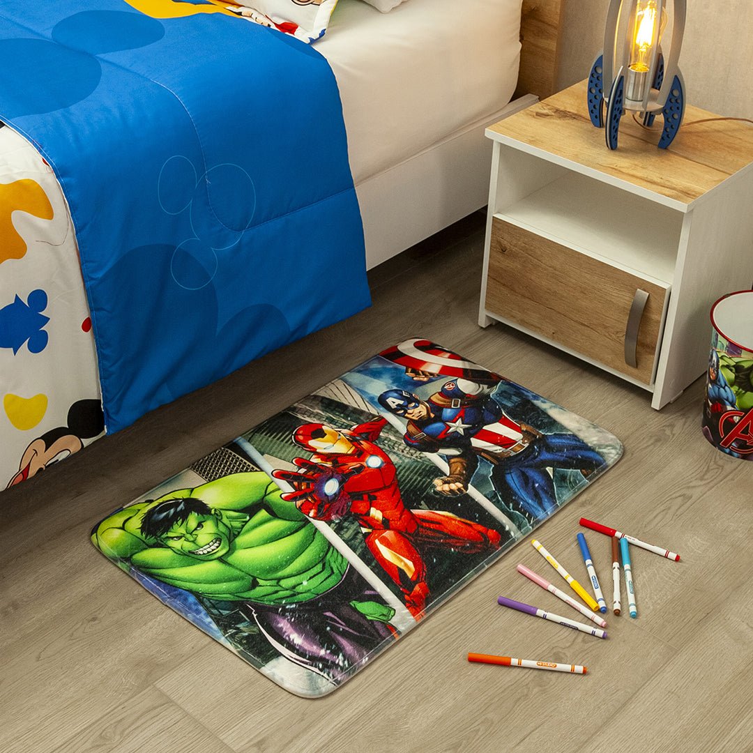 Tapete Disney Azul y Rojo 80x50cm para Dormitorio de Avengers - TAPETES Y ALFOMBRAS | Bylmo