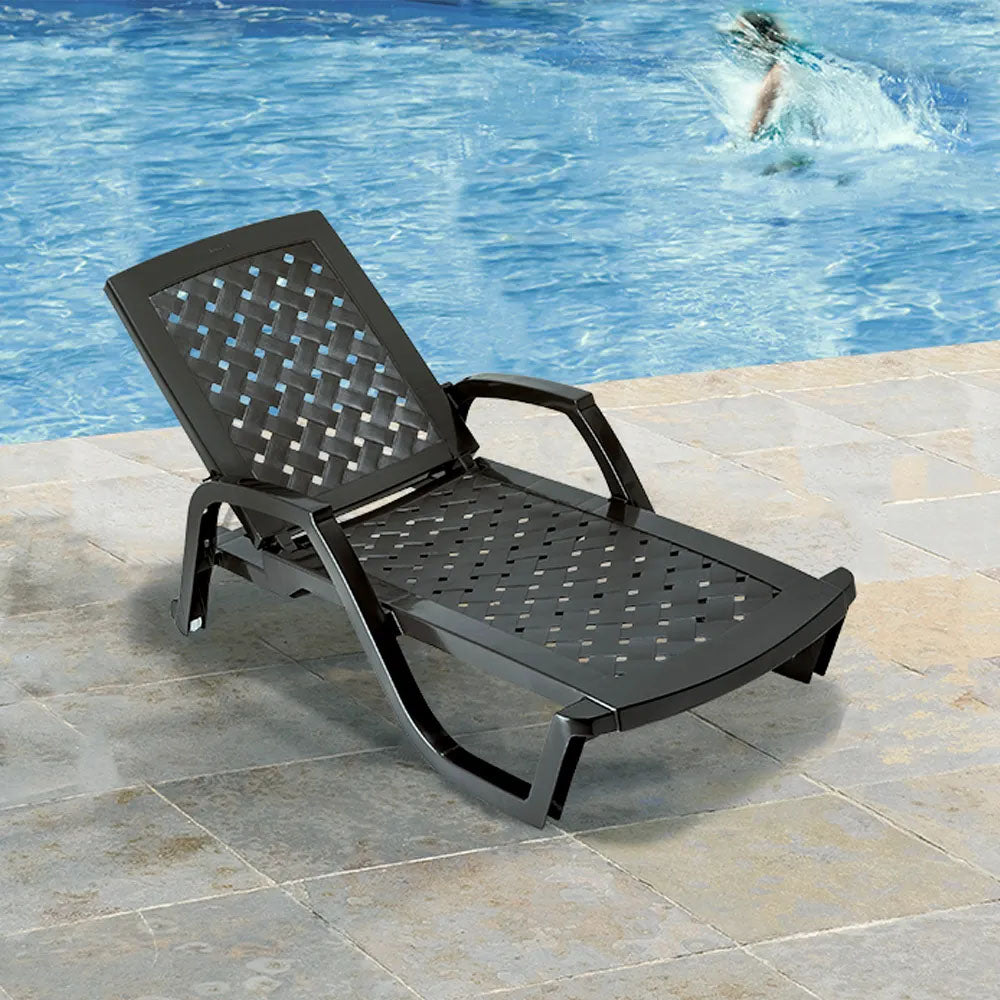 Combo Playero Rimax Wengue 69x46.7cm con Dos Camas Asoleadoras Dos Sillas Playeras y Una Mesa de Centro - SILLAS DE EXTERIOR | Bylmo