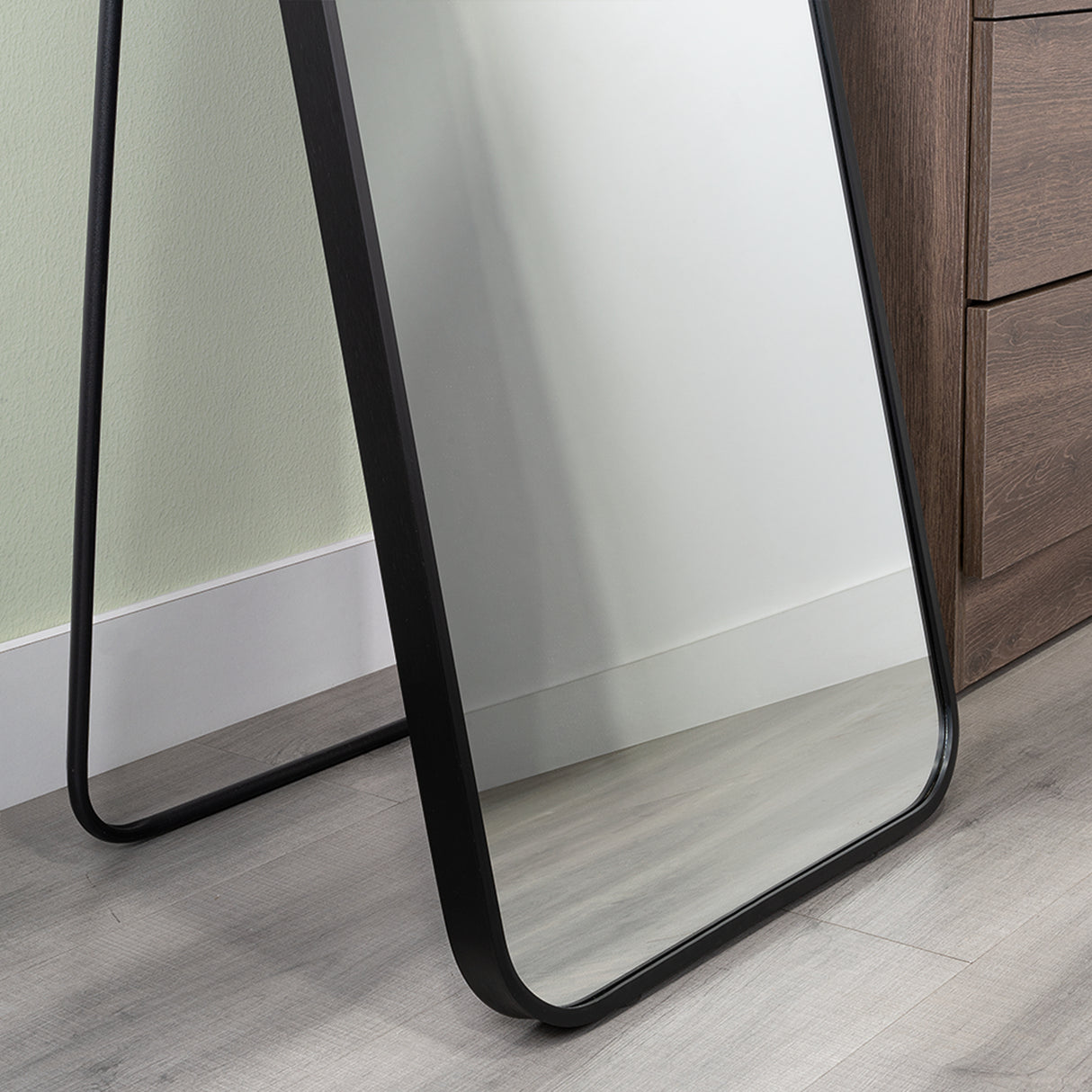 Espejo de Piso Riga Negro 45x170cm Rectangular con Marco Metálico - ESPEJOS DE PARED | Bylmo