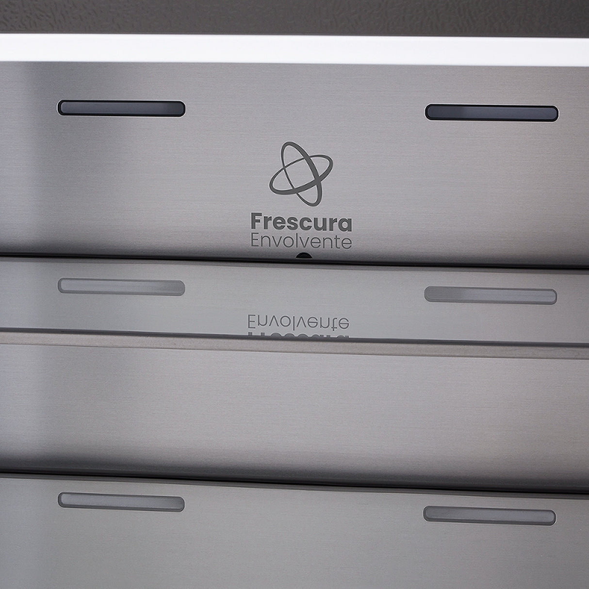 Nevecón No Frost Haceb Bottom Mount Inox 79.4x172.5cm De 543 Litros con Dispensador de Agua - NEVERAS | Bylmo