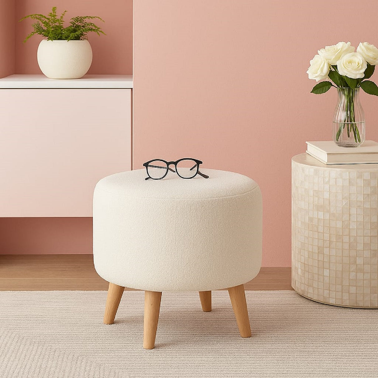 Sala Boom Ovejo Almendra y Blanco 170x72cm con Un Sofá Un Puff y Una Mesa de Centro