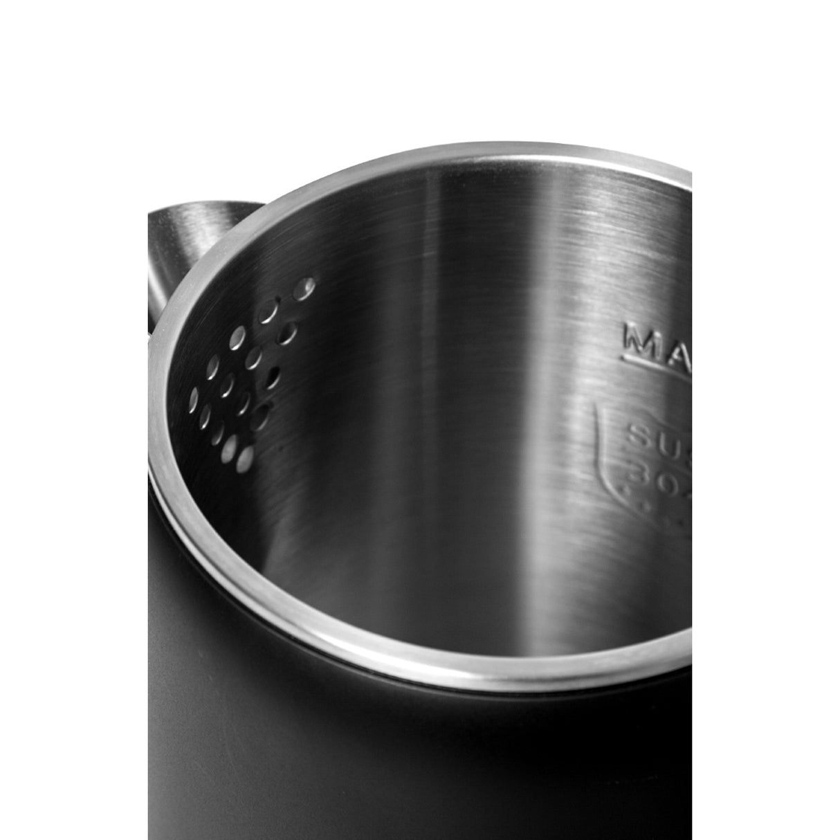 Hervidor de Agua Haceb Negro Inox Mate 21.7x23cm de 1.5 Litros con Infusor