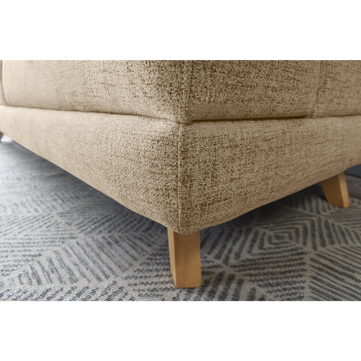 Sofá Lisboa Beige Dicosta y Matiz Natural 192x85cm de Tres Puestos con Apoya Brazos