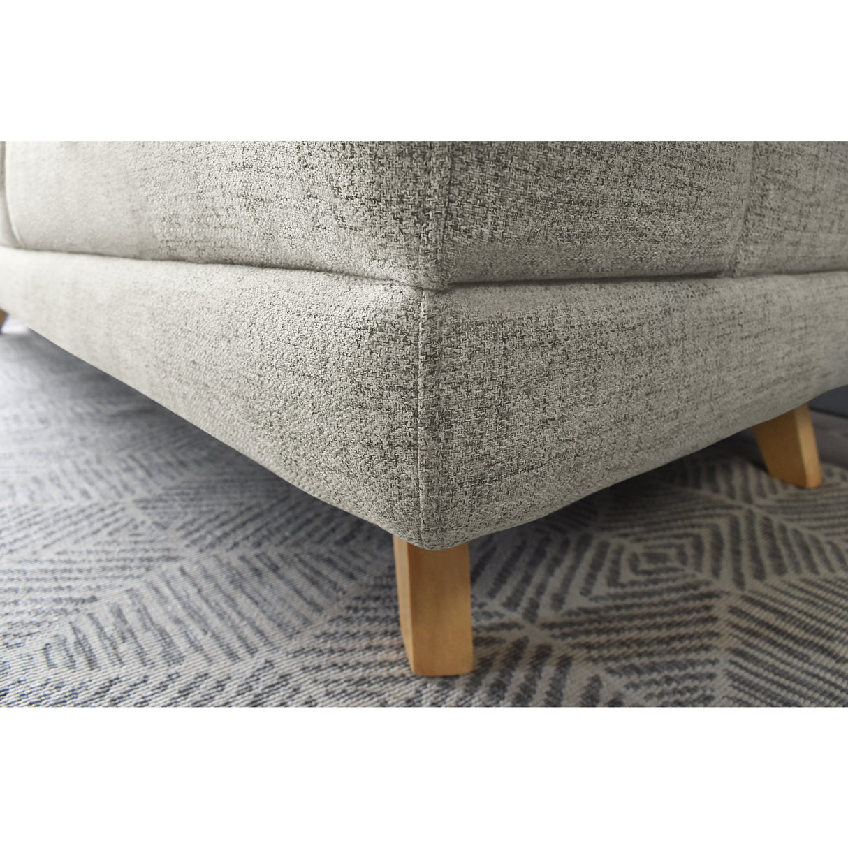 Sofá Lisboa Taupe Dicosta y Matiz Natural 192x85cm de Tres Puestos con Apoya Brazos