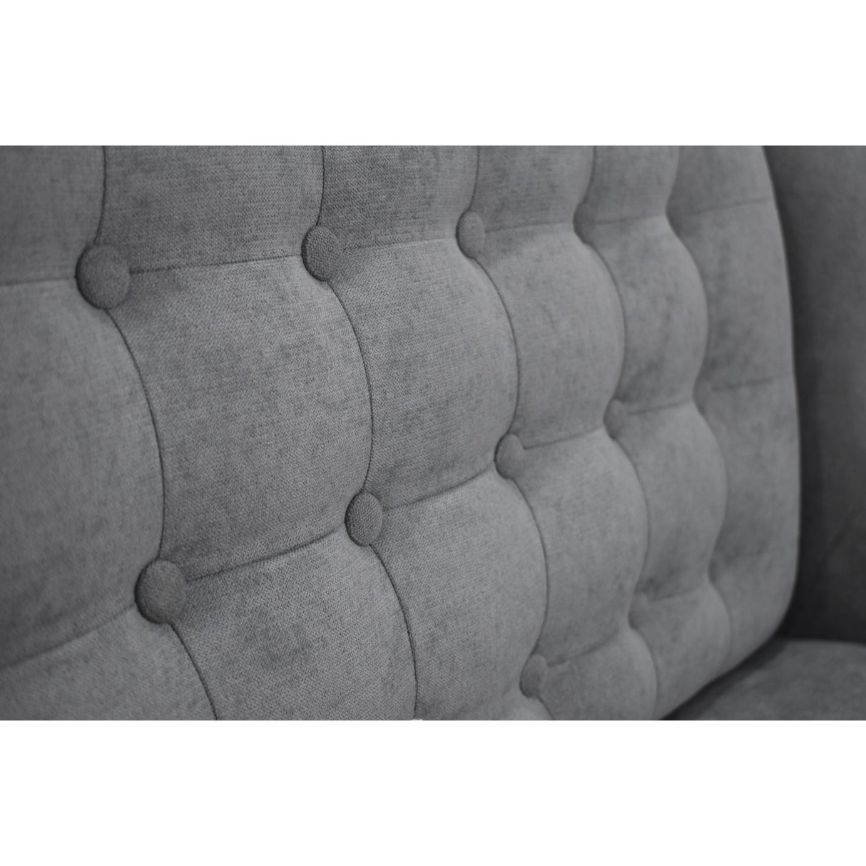 Sofá Marruecos Plata Dorsey y Matiz Natural 140x92cm de Dos Puestos con Apoya Brazos