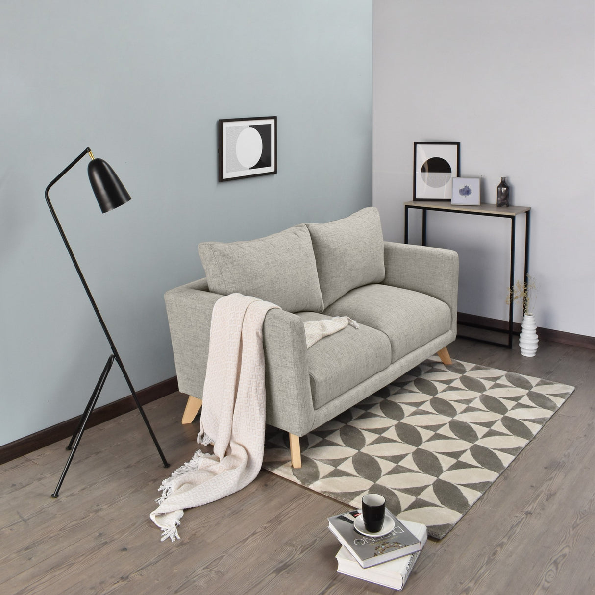 Sofá Montecarlo Taupe Dicosta y Matiz Natural 170x90cm de Tres Puestos con Apoya Brazos