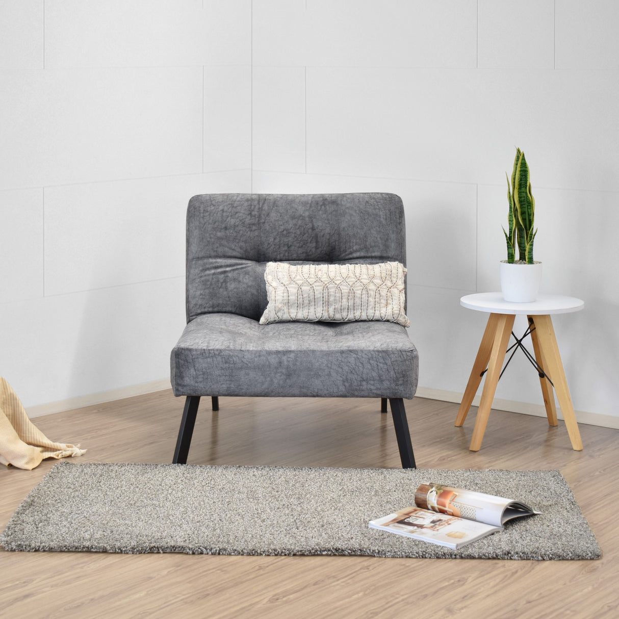 Poltrona Togo Gris Sky y Metálico Negro 75x79cm de Un Puesto Reclinable sin Apoya Brazos