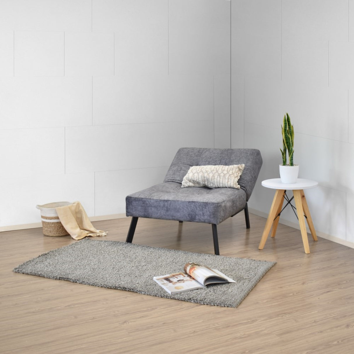 Poltrona Togo Gris Sky y Metálico Negro 75x79cm de Un Puesto Reclinable sin Apoya Brazos