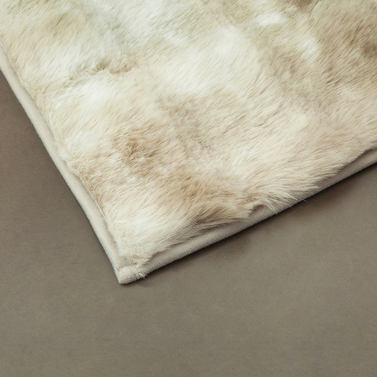 Tapete de baño beige antideslizante en microfibra 50x80 cm