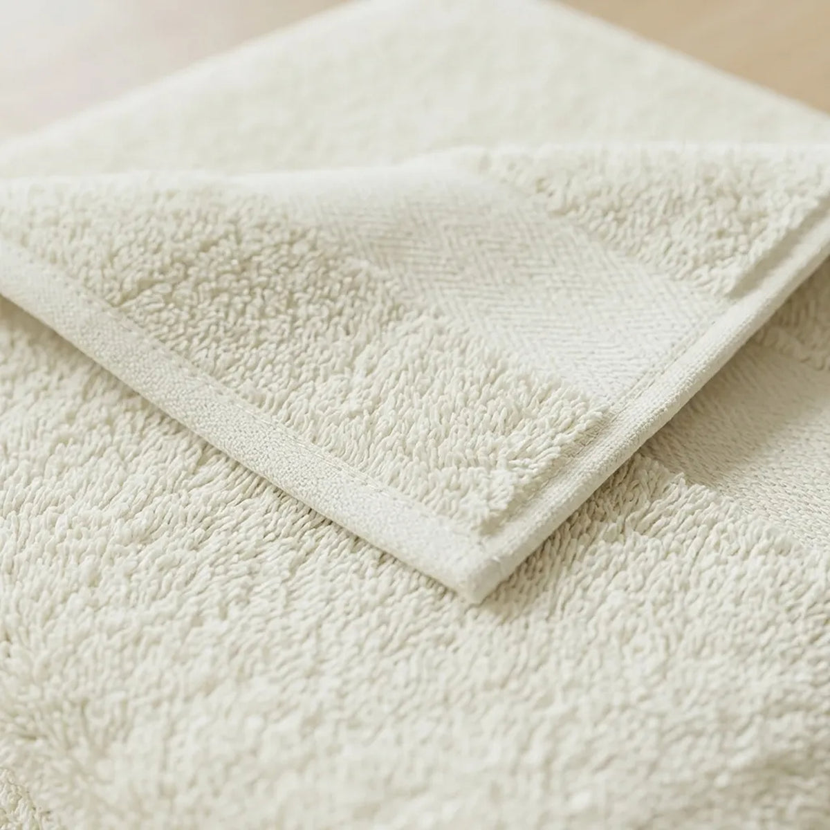 Toalla de manos blanco marfil Elegant 40x70 cm en algodón 400 gsm