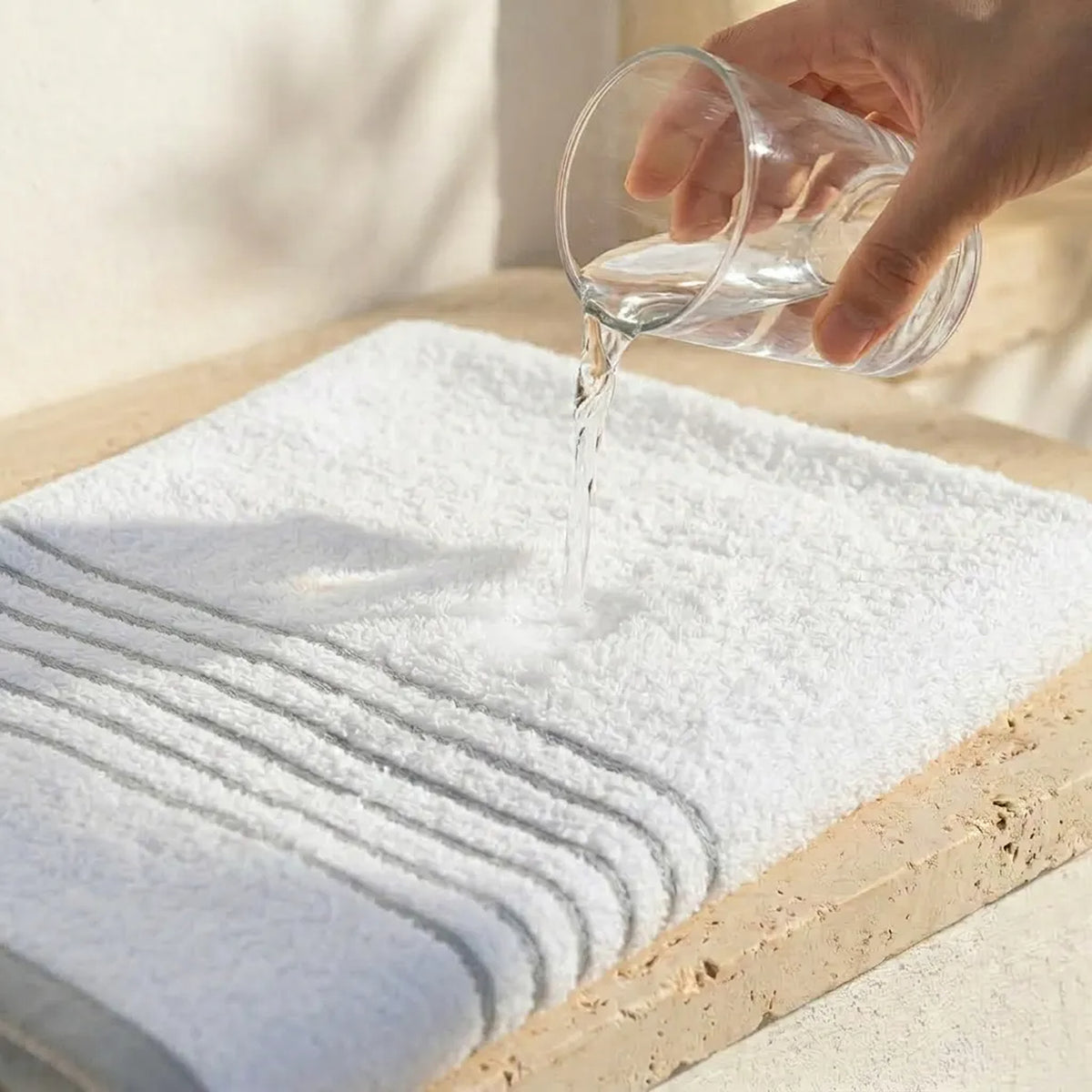Toalla de cuerpo blanca Mediterráneo en algodón 70x130 cm 550 g