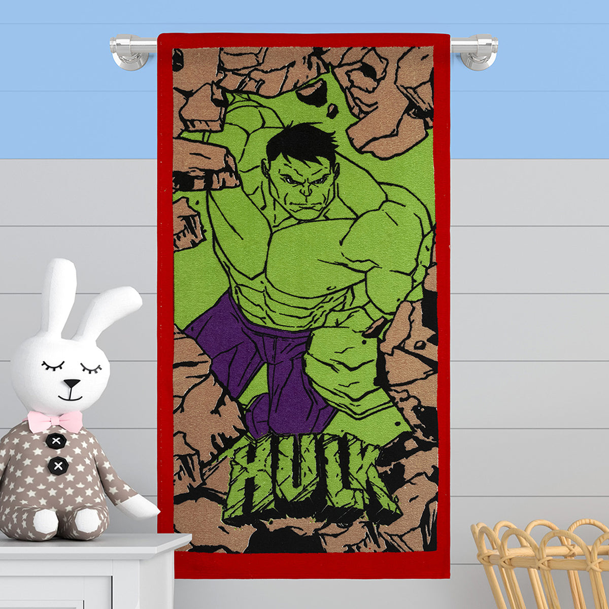 Toalla infantil Hulk roja y verde en coral fleece 60x120 cm