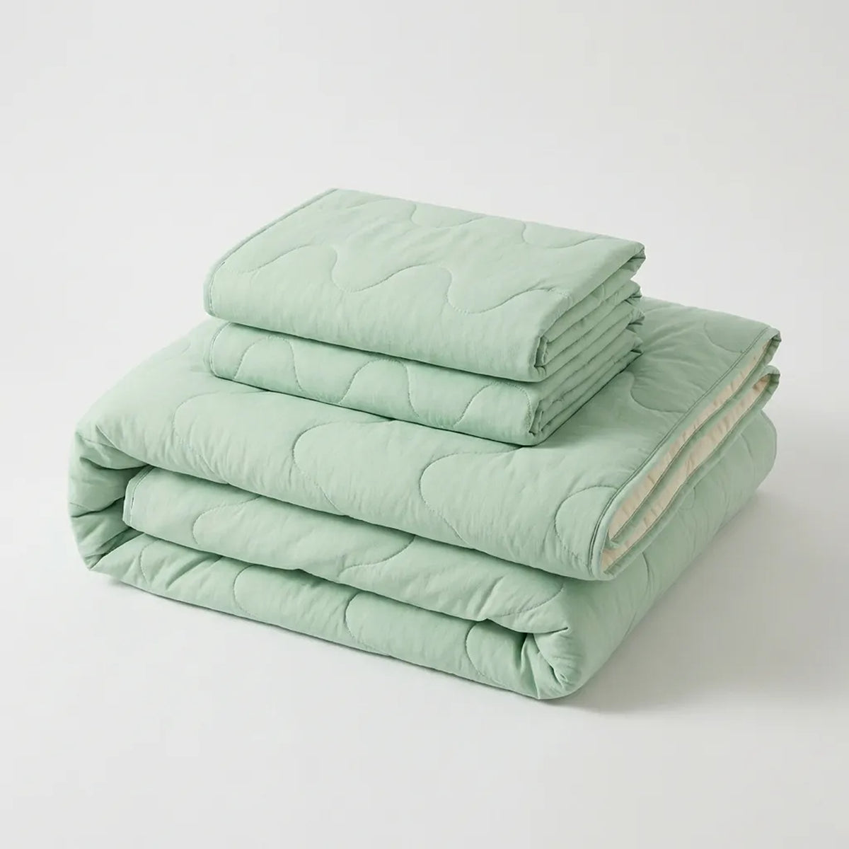 Cubrelecho acolchado Cotton Sense king verde y beige doble faz en microfibra 200x200 cm