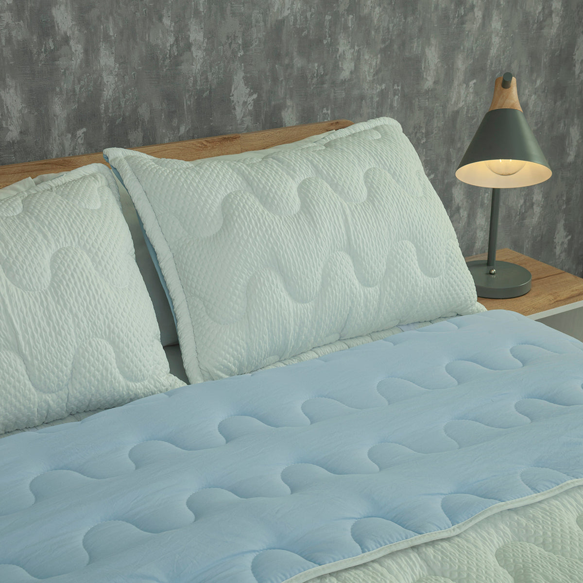 Cubrelecho para cama doble verde grisáceo Sfumato superacolchado 140x190 cm de microfibra