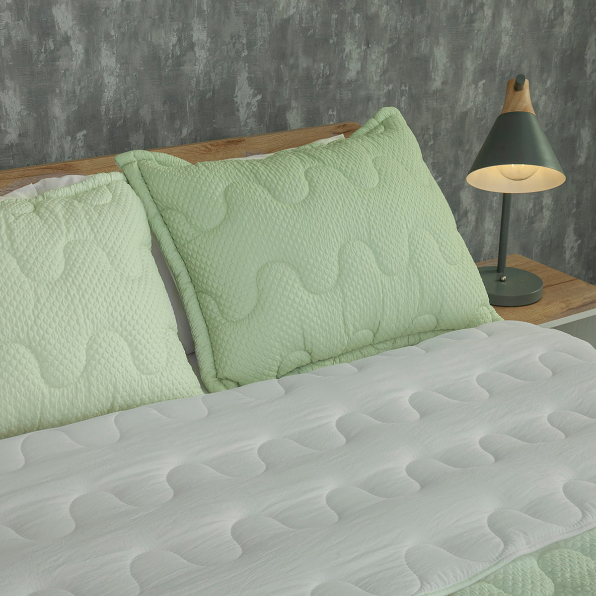 Cubrelecho para cama doble verde degradé Sfumato superacolchado en microfibra 140x190 cm