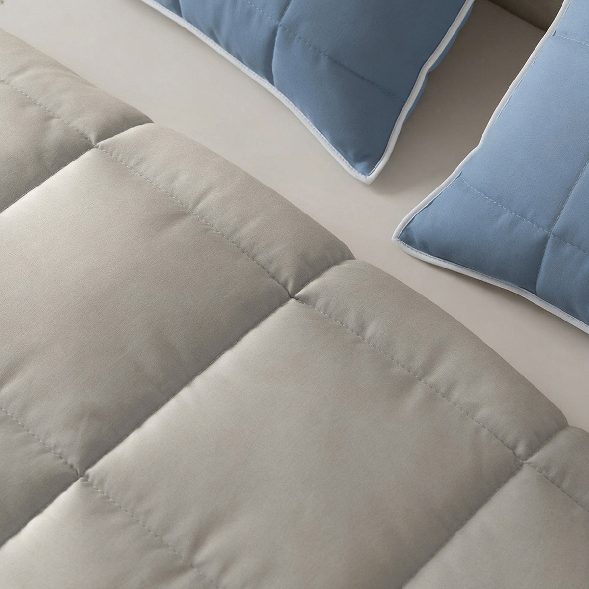 Cubrelecho king gris y azul doble faz en microfibra 200x200 cm