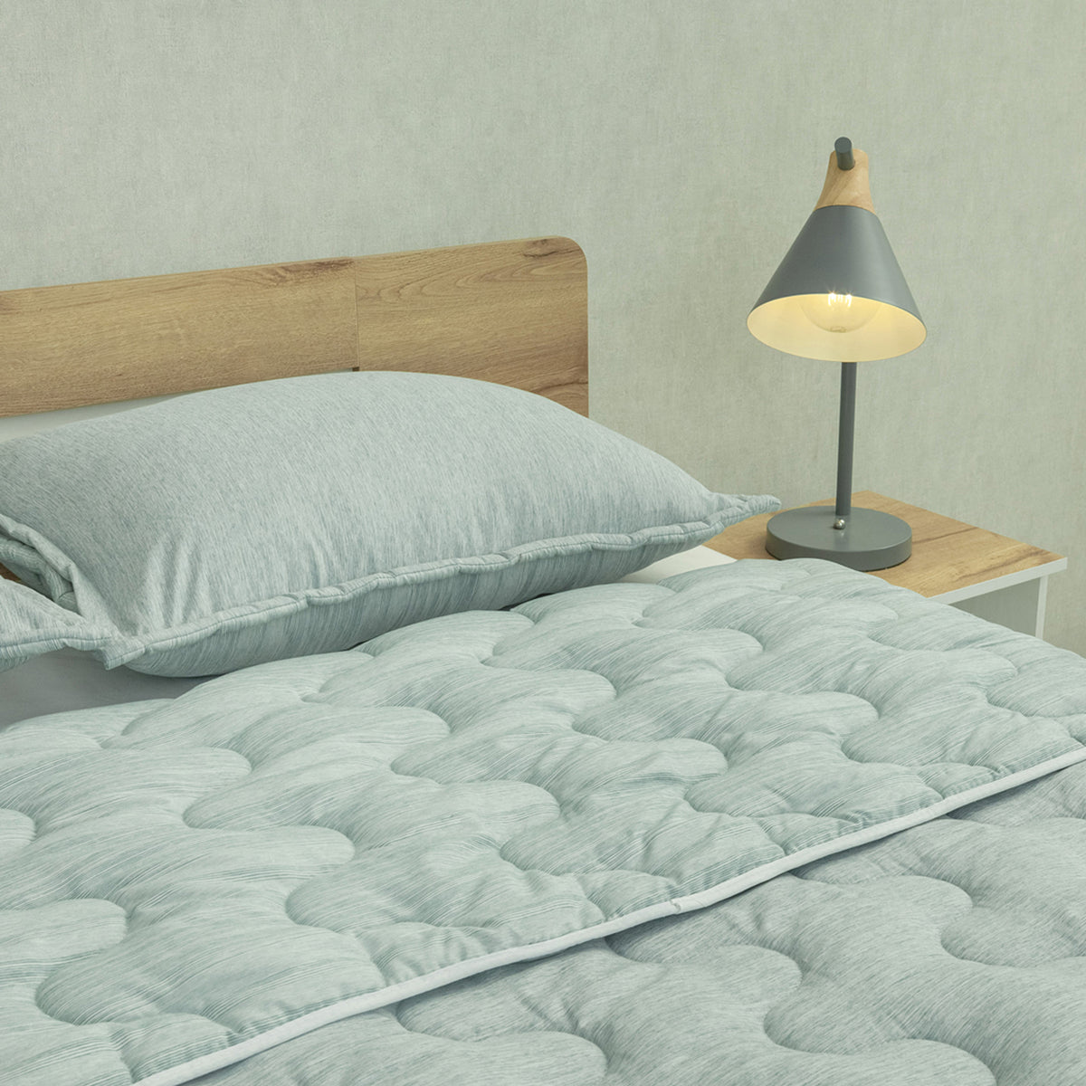 Cubrelecho Equilibrio king verde grisáceo 200x200 cm doble faz superacolchado