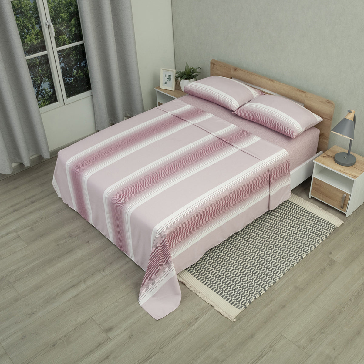 Sábana plana Equilibrio para cama doble vino en microfibra suavizada 140x190 cm
