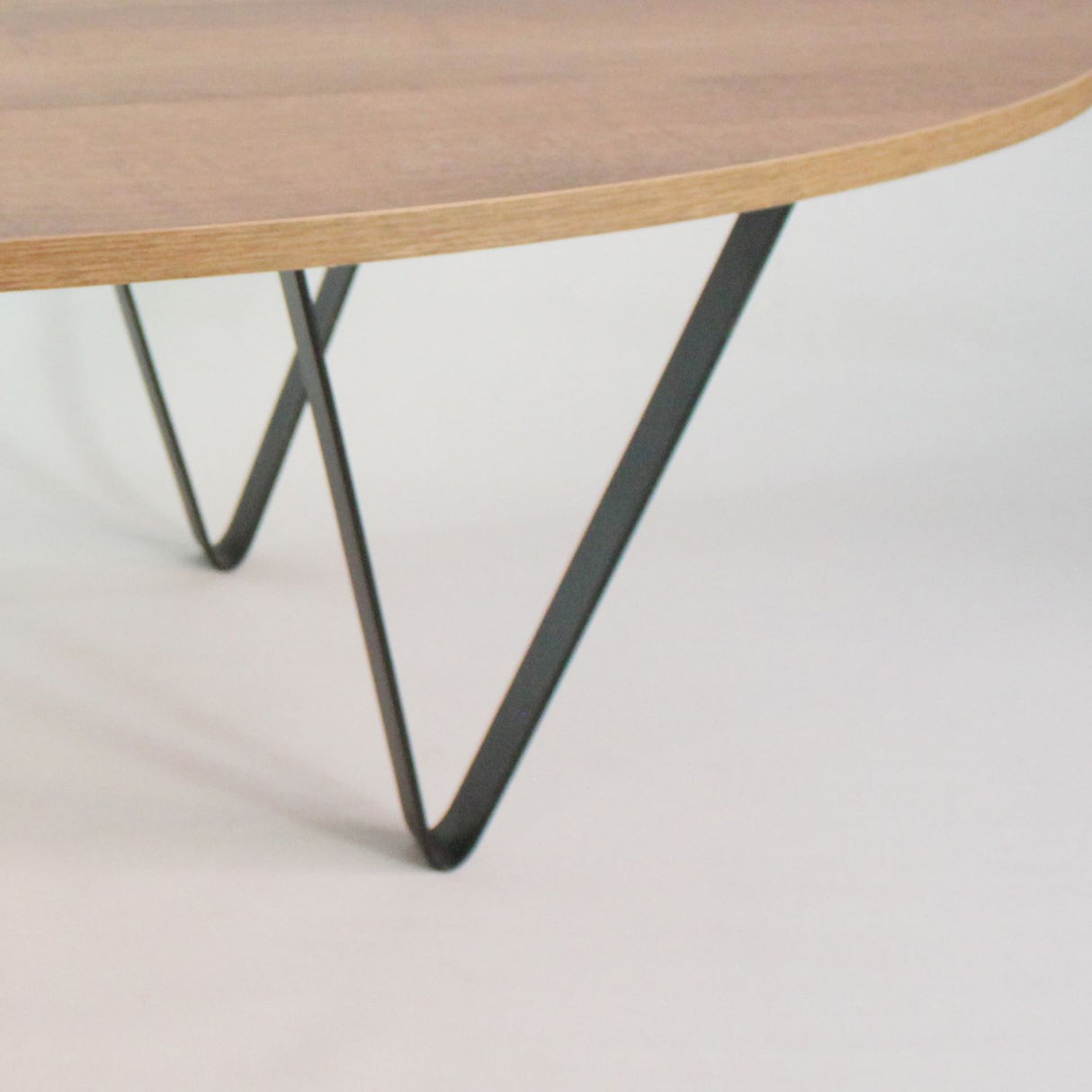 Mesa de Centro Vicotry Amaretto 120x38cm Ovalado Con Patas - Mesas | Bylmo