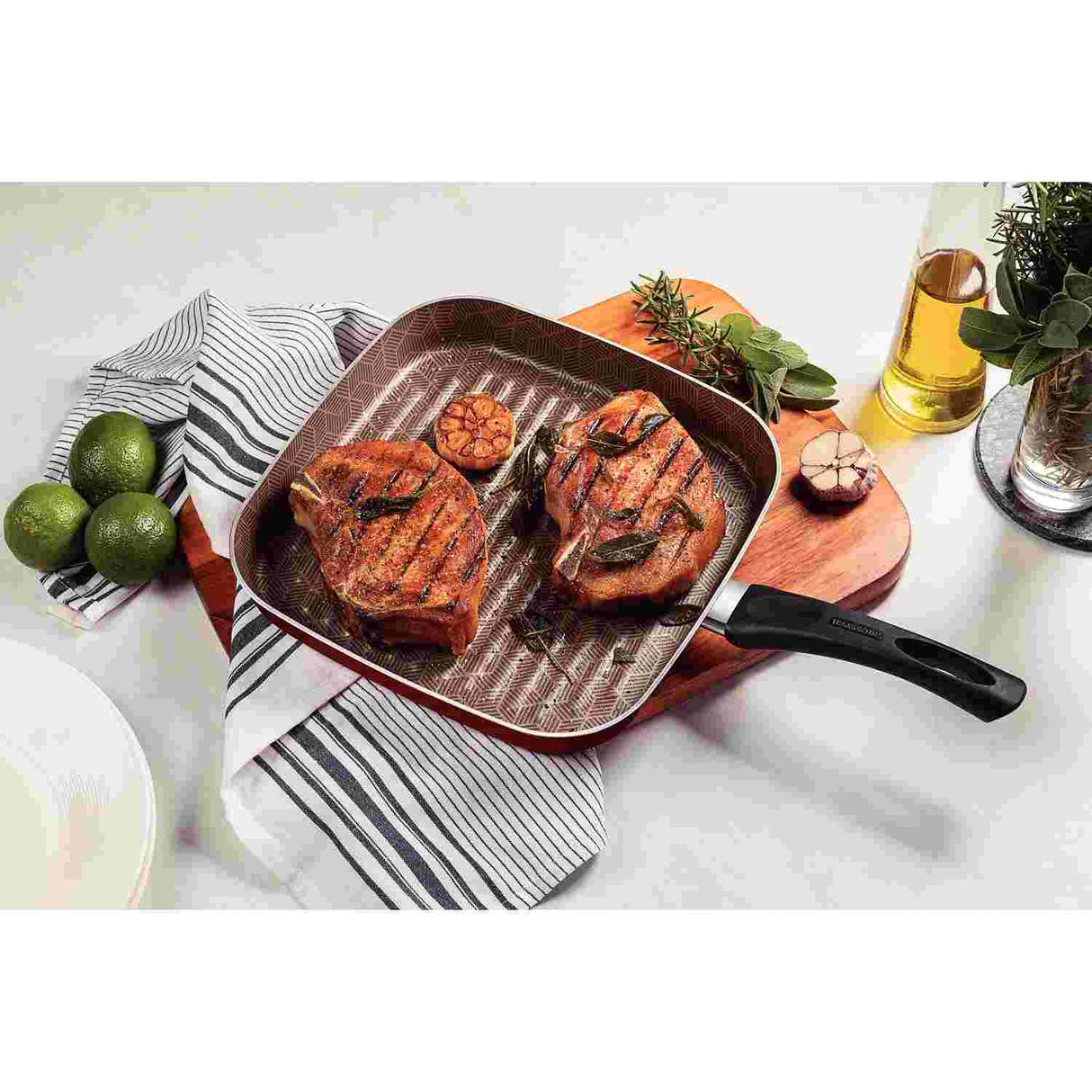 Bifera Paris Aluminio 28 cm con Revestimiento Interno con Antiadherente Starflon Max y Externo de Silicona Rojo - Ollas y Sartenes | Bylmo