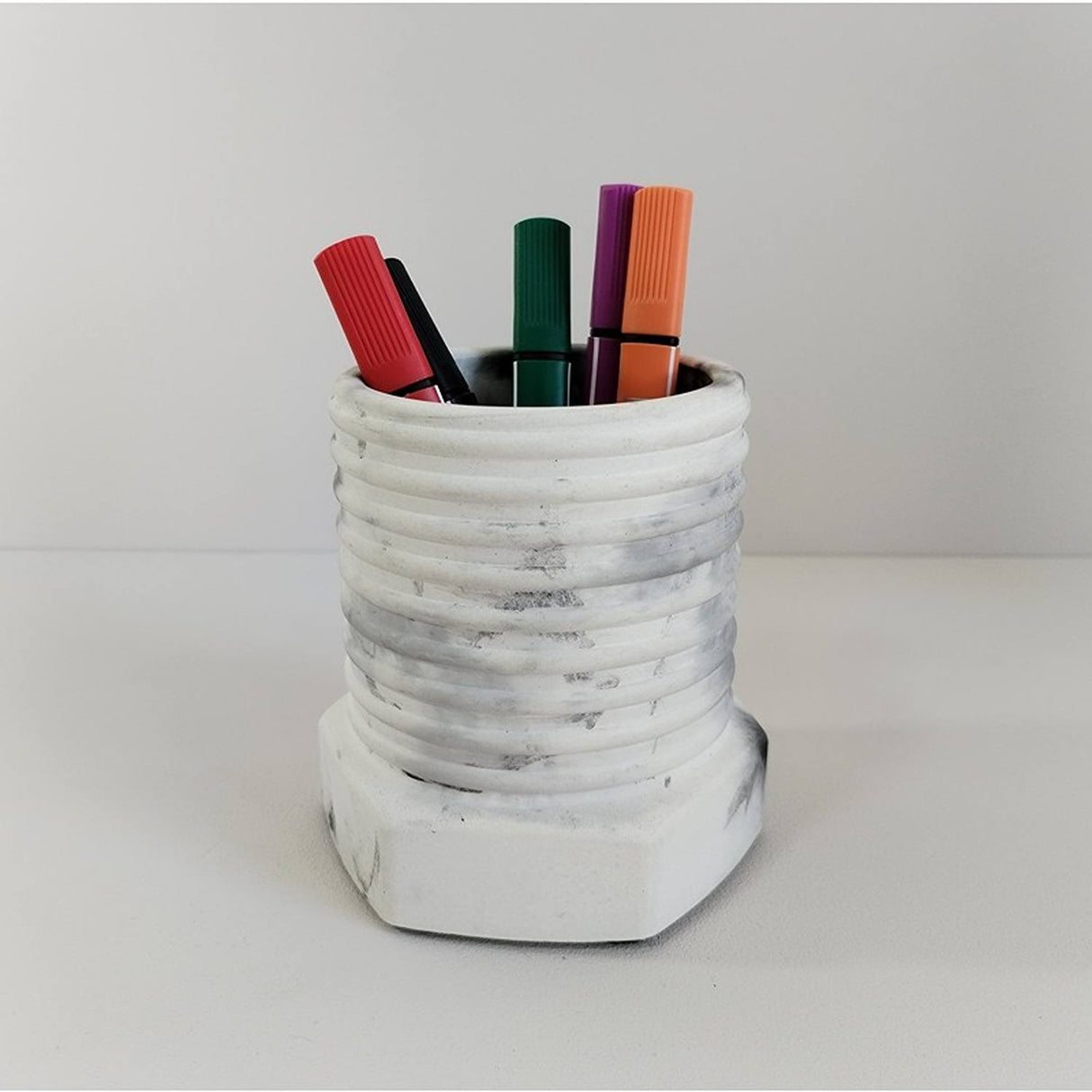 Matera de mesa Tornillo Mármol Negro 10x10cm de Cemento Circular de 0.8 Litros - Jardineria | Bylmo