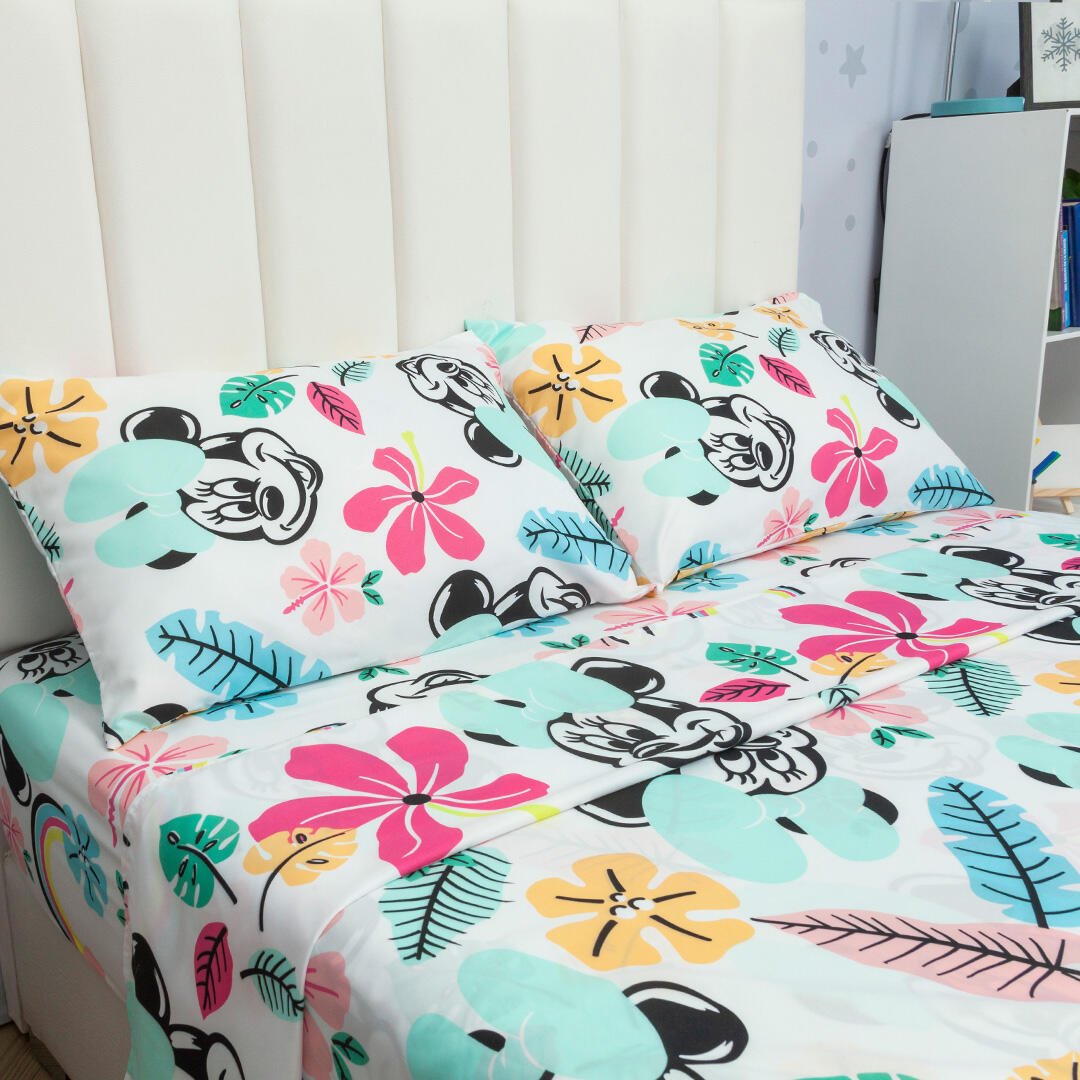 Combo Juego de Sabanas y Cortina Infantil Microfibra Doble 140 cm Blanco y Rosado de Minnie - Ropa de Cama | Bylmo