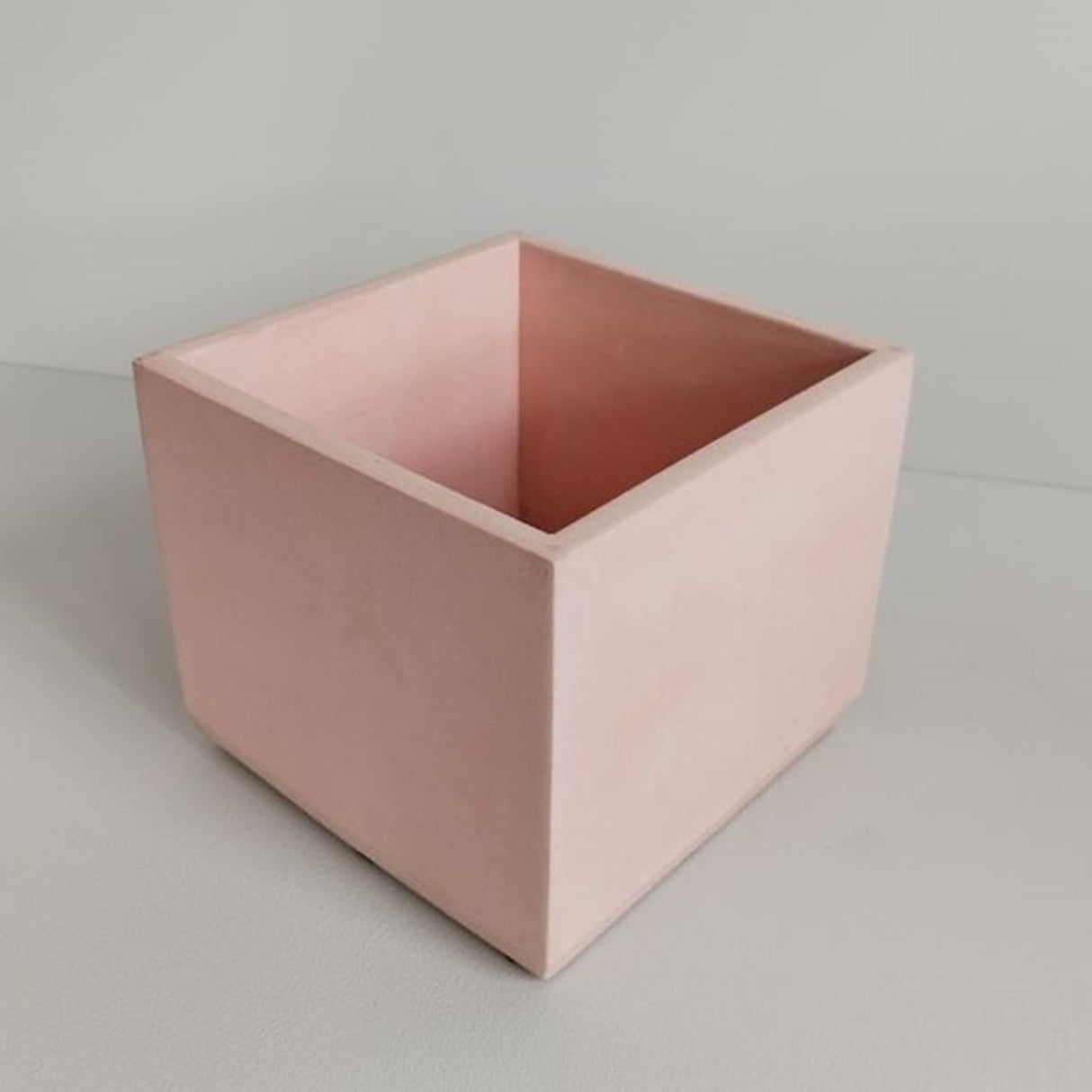 Matera de mesa Eloisa Palo de Rosa 15x15cm de Cemento Cuadrado de 3.4 Litros - Jardineria | Bylmo