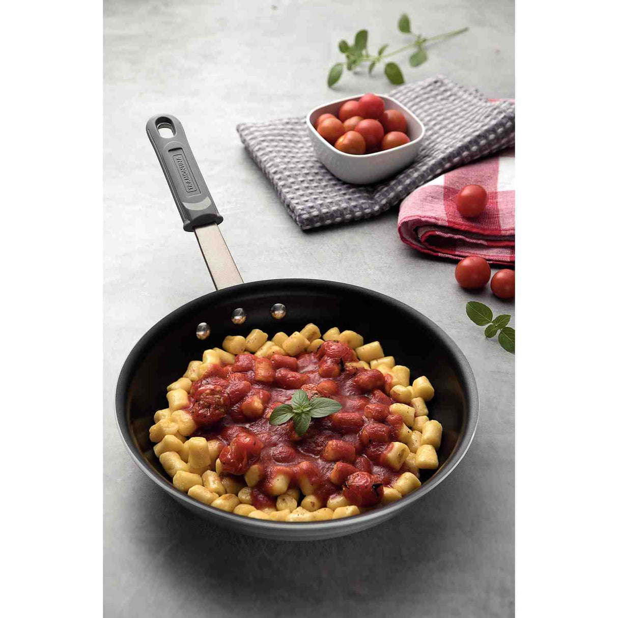 Sarten Professional Aluminio 32 cm con Revestimiento Interno con Antiadherente Starflon Premium y Acabado Externo Lijado Gris - Ollas y Sartenes | Bylmo