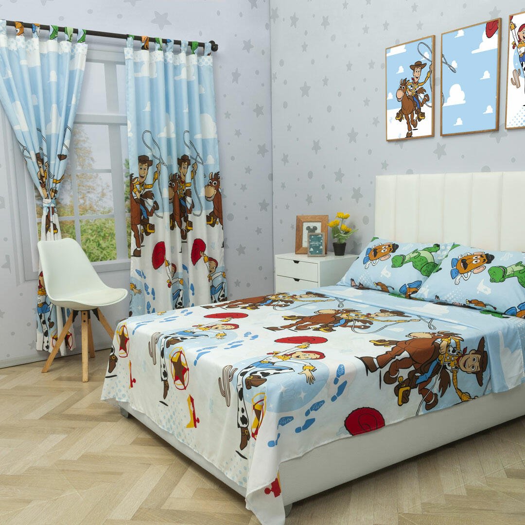 Combo Juego de Sabanas y Cortina Infantil Azul Claro Semidoble 120 X 190 Cm de Toy Story - Ropa de Cama | Bylmo