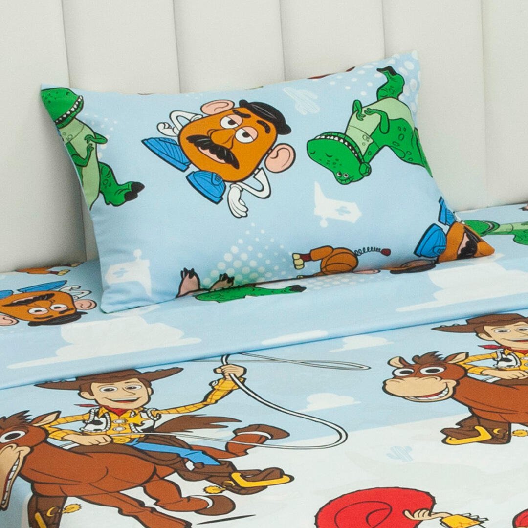 Combo Juego de Sabanas y Cortina Infantil Microfibra Sencilla 100 cm Blanco de Toy Story - Ropa de Cama | Bylmo