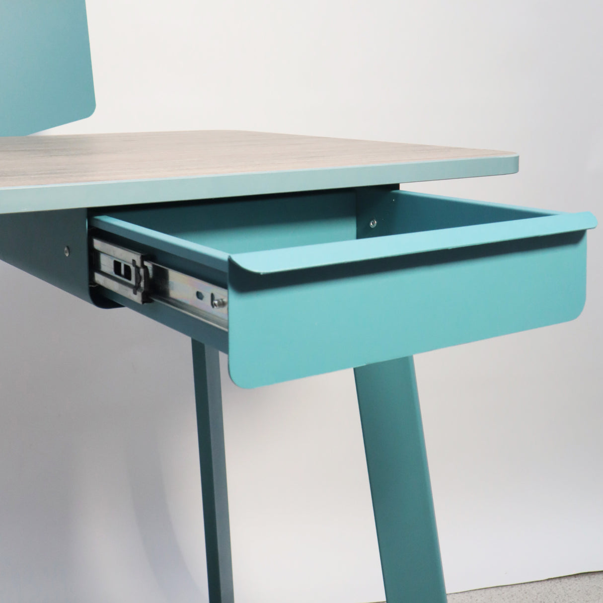 Escritorio Gemma Compacto Verde Pastel 120x73cm Estructura Metálica - Escritorios | Bylmo