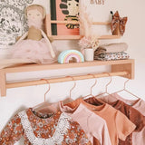 Repisa Pesaro de Pino 60x10 cm con Sistema de Fijación Invisible - Repisas y Percheros | Bylmo