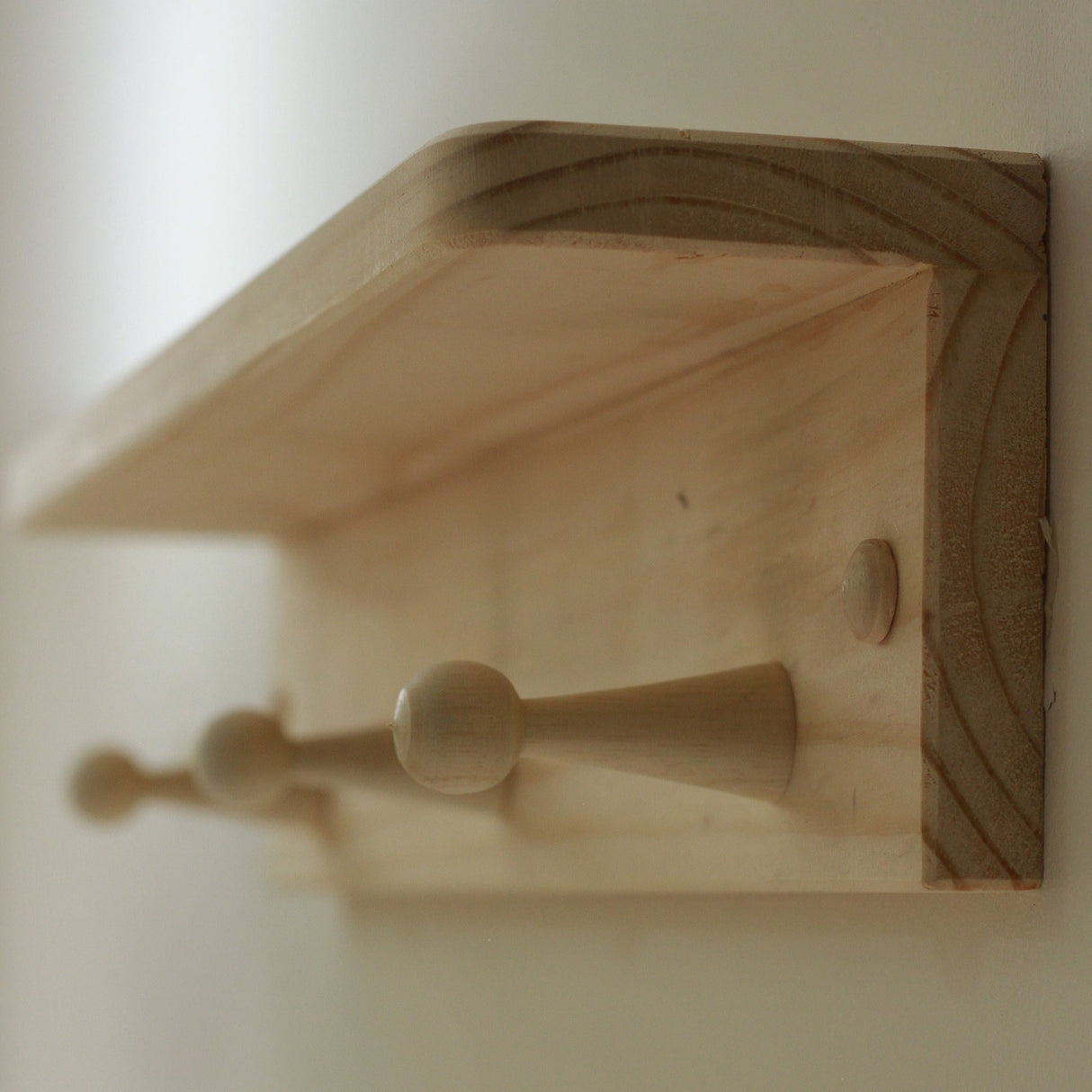 Repisa Perchero Rectangular Rústico Organiza y decora tu espacio 50 cm - Repisas y Percheros | Bylmo