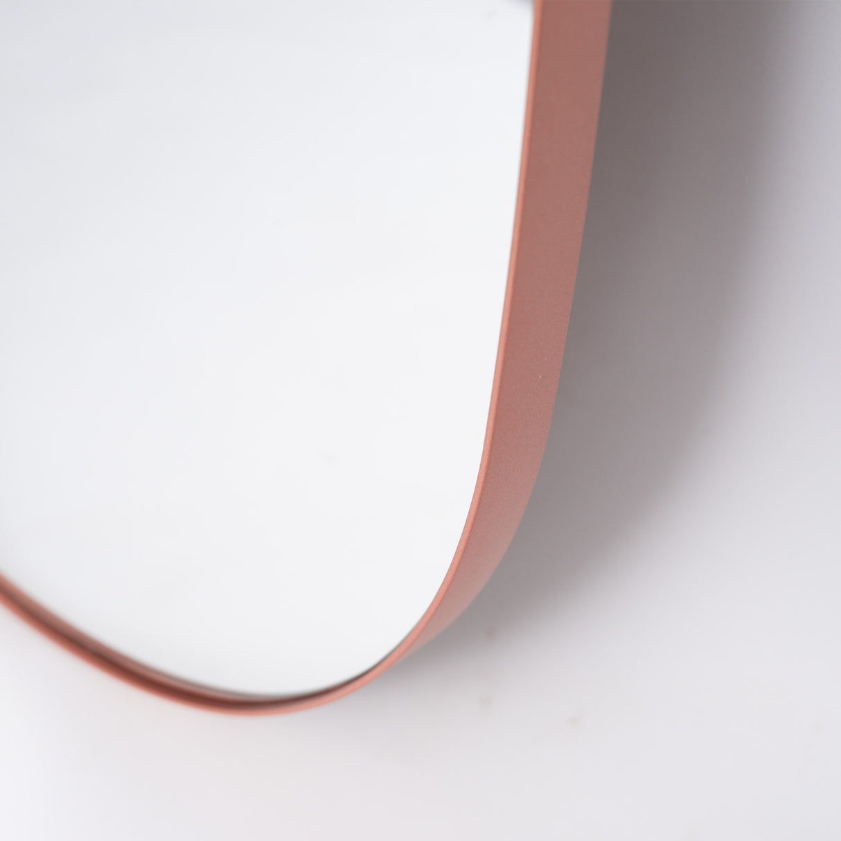 Espejo Visee Ovalado Cobre 30x60cm con Marco Metálico - Espejos Decorativos | Bylmo