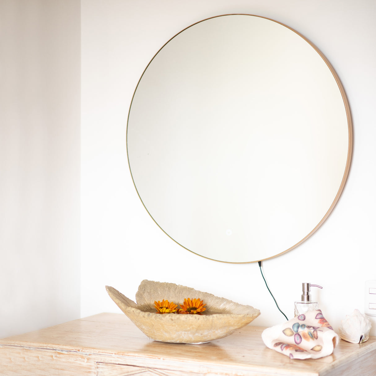 Espejo Visee Redondo Dorado 60x60cm con Luz Led y Marco Metálico - Espejos Decorativos | Bylmo