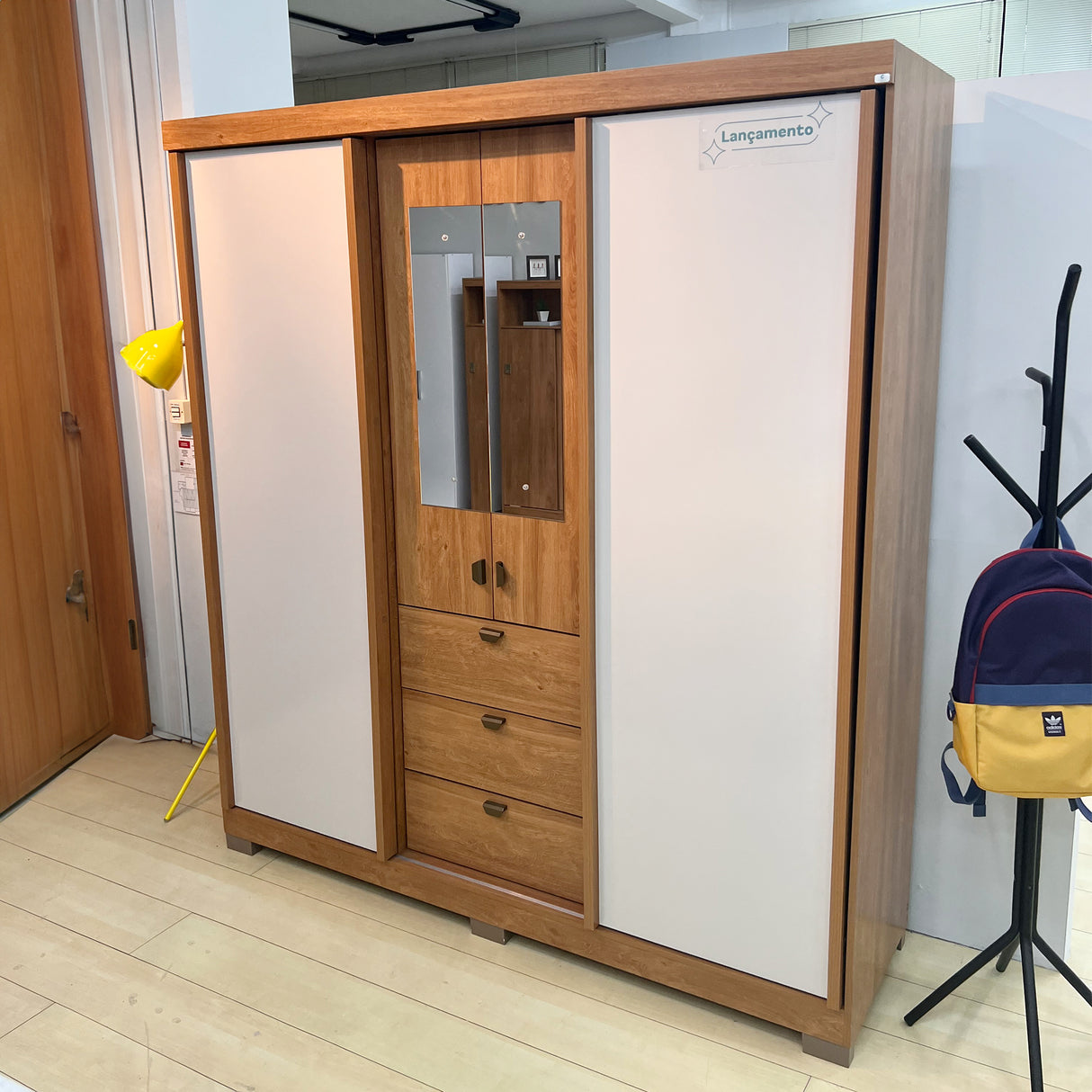 Closet Munari Freijo 180x200cm Con Tres Cajones Y Cuatro Entrepaños - Closets | Bylmo