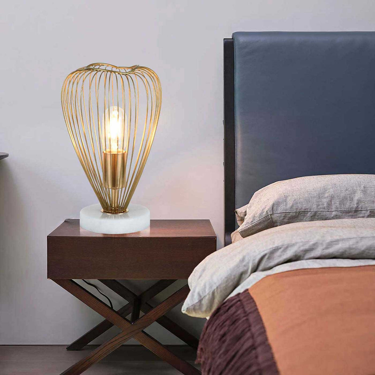 Lámpara de Mesa Zayra Dorado 20x40cm con Bombilla - Iluminacion | Bylmo