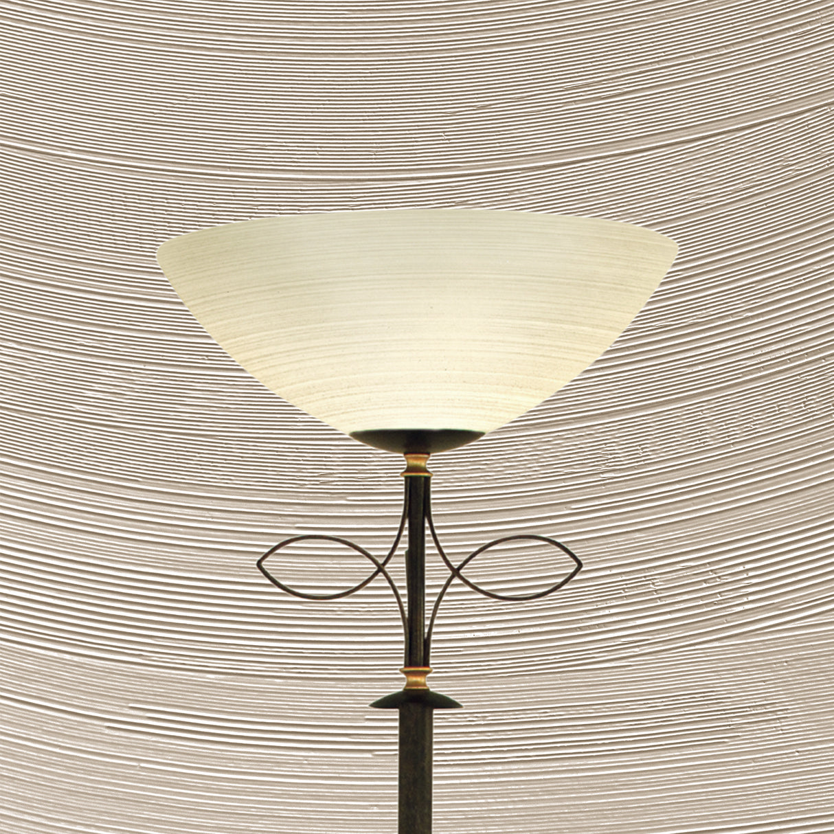 Lámpara de Piso Clásico 136x173cm Café Estilo Clásico - Iluminacion | Bylmo