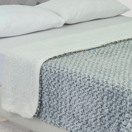 Cobija Doble Faz Ovejero Twist Azul Oscuro y Beige 180x200cm Fondo Entero - Cobijas y Mantas | Bylmo