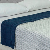 Cobija Doble Faz Ovejero Twist Gris y Azul 180x200cm Fondo Entero - Cobijas y Mantas | Bylmo