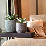 Matera Conic Round Rib Negro 17x15cm Cónica De Escritorio - Materas y Macetas | Bylmo