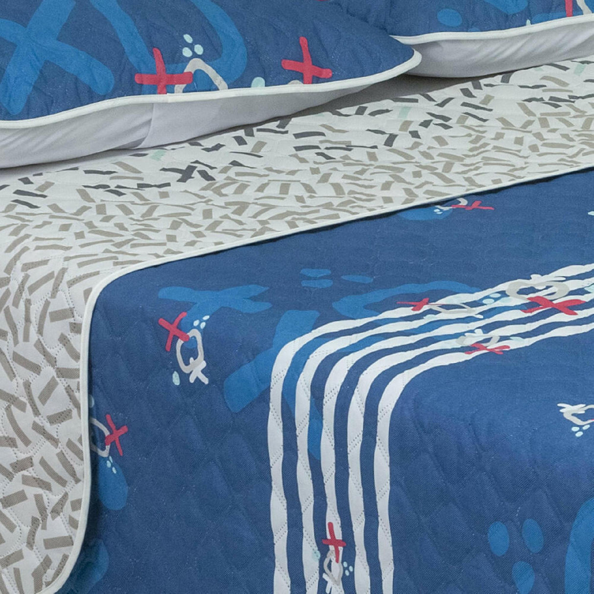 Cubrelecho Doble Faz Convex Azul Oscuro Para Cama King 200 X 200 Cm de Signos - Tendidos y Cubrelechos | Bylmo