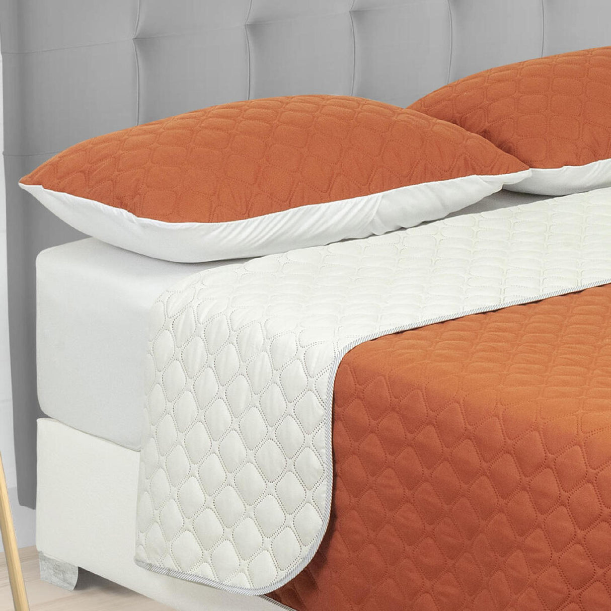 Cubrelecho Doble Faz Convex Terracota y Blanco Para Cama King 200 X 200 Cm Fondo Entero - Tendidos y Cubrelechos | Bylmo