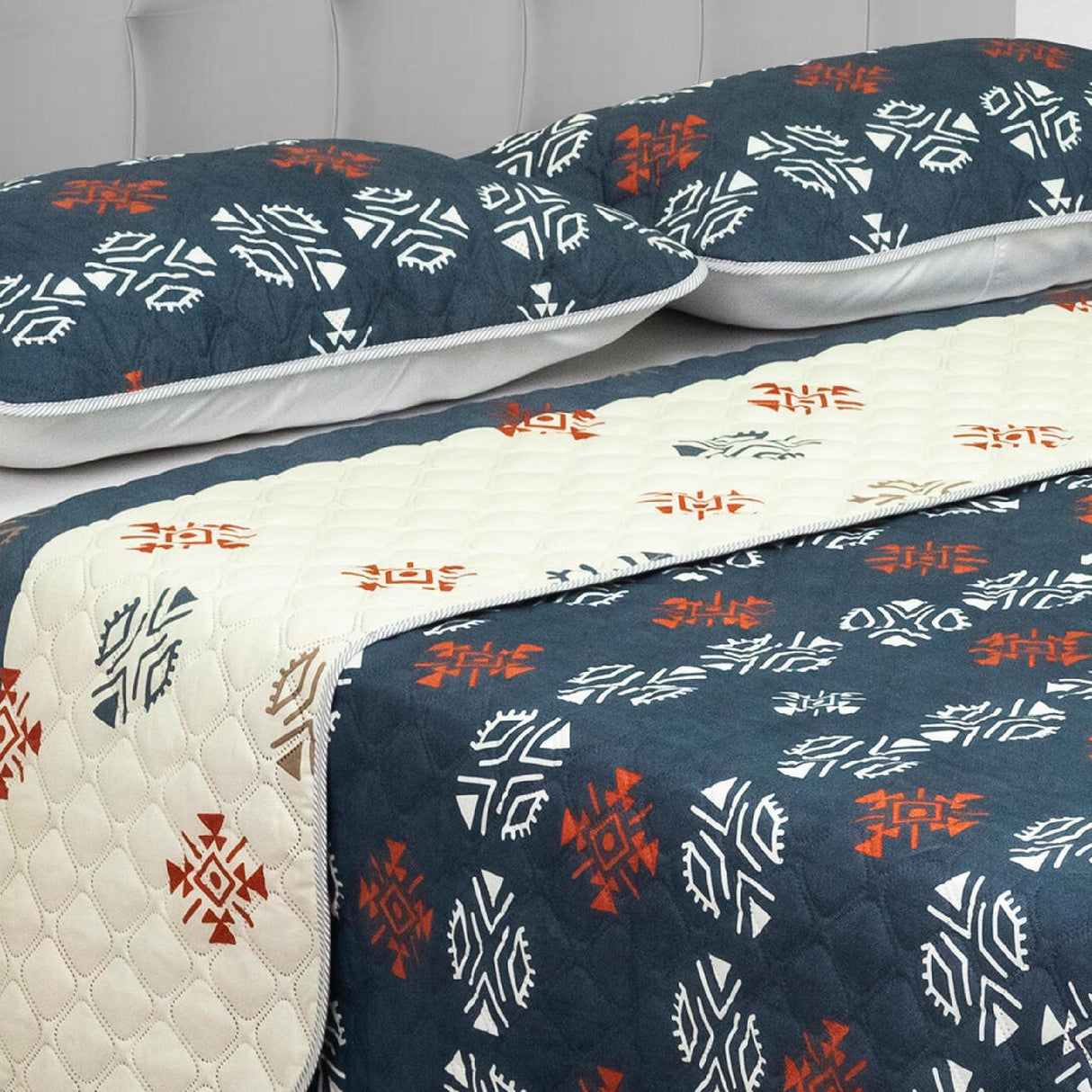 Cubrelecho Doble Faz Style Azul Oscuro Para Cama Doble 140 X 190 Cm de Figuras Étnicas - Tendidos y Cubrelechos | Bylmo