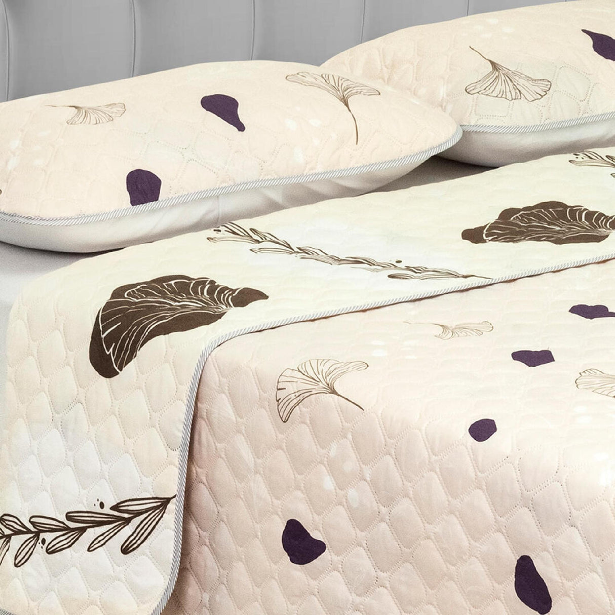 Cubrelecho Doble Faz Style Rosa Claro Para Cama Queen 160 X 190 Cm de Flores - Tendidos y Cubrelechos | Bylmo