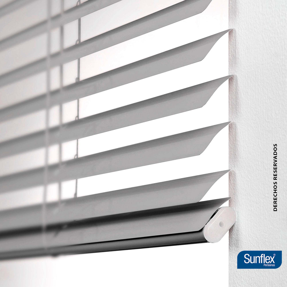 Persiana Horizontal Plata 140x140cm de Soporte Propio - Cortinas y Persianas | Bylmo