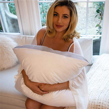 Almohada Medio Suave De Fibras Sintéticas 50X70Cm Hipoalergénica Para Dormir De Costado - ALMOHADAS | Bylmo