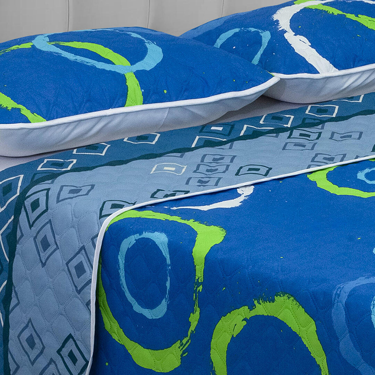 Cubrelecho Termosellado Azul 140x190cm Doble Faz de Circulos - TENDIDOS Y CUBRELECHOS | Bylmo